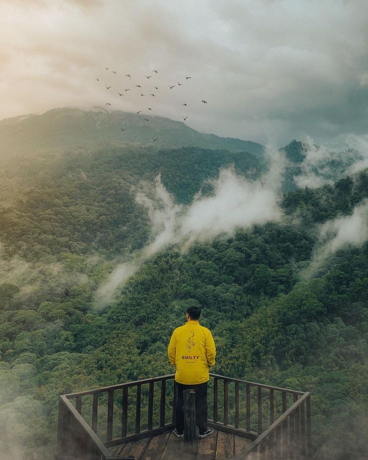 Bukit Watu Meja: Puncak Keindahan yang Menggetarkan Jiwa di Tengah Cilacap
