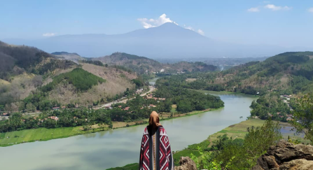 Bukit Watu Meja: Puncak Keindahan Cilacap yang Tak Terlupakan